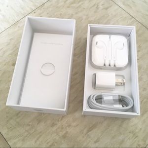 Apple IPhone SE box & accessories only never used